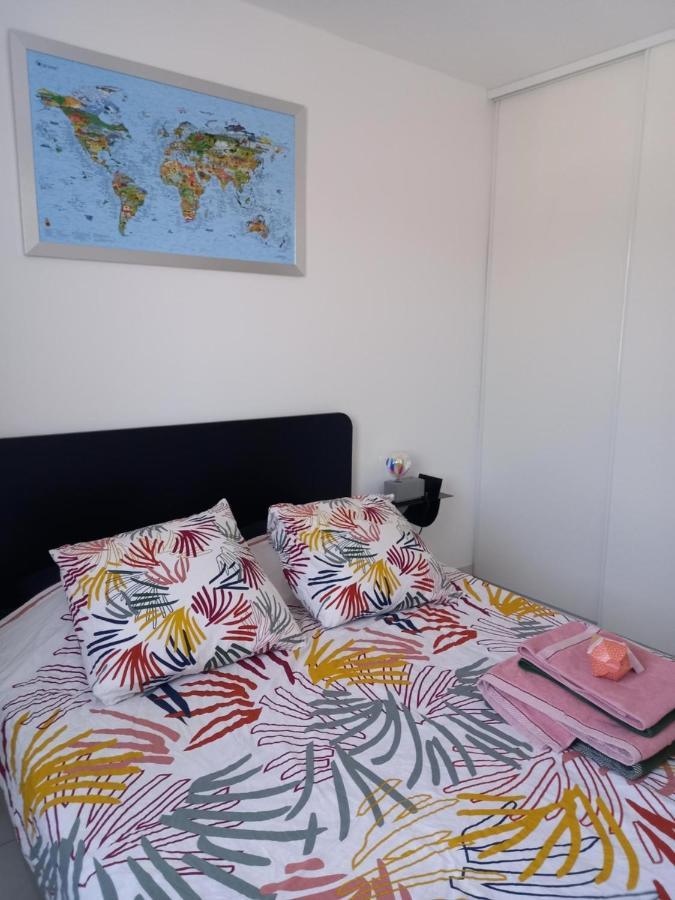 Bel Appartement Avec Terrasse - Plage De Carro A Pied Мартіг Екстер'єр фото